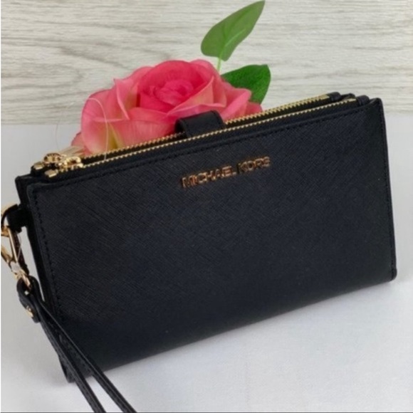 Michael Kors DoubleZip Wallet
Wristlet Black - Picture 4 of 7